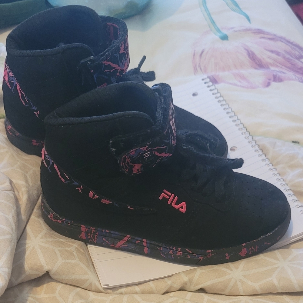 Girls Fila sneakers 1 1/2